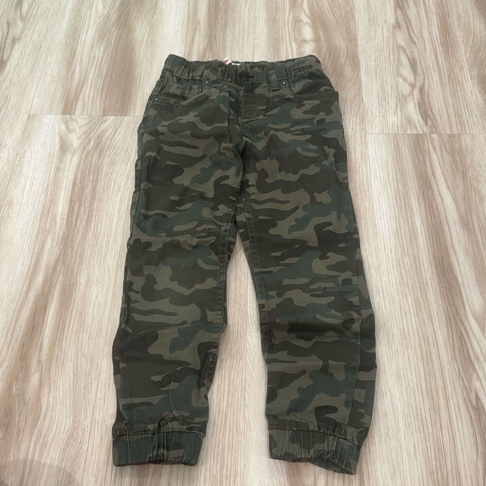 Levi’s camo joggers boys size 7